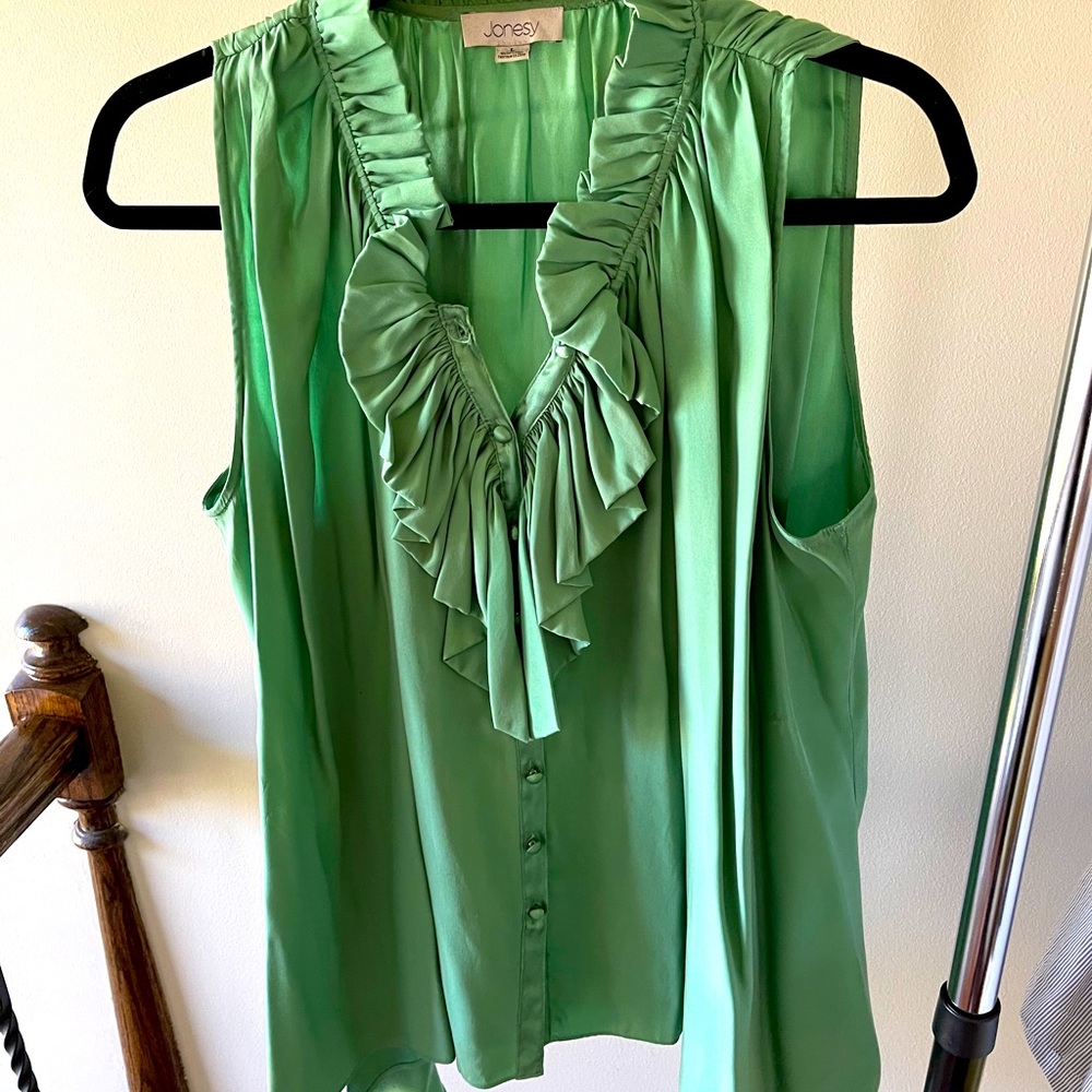 Jonesy green silk top